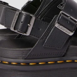 Dr Martens Voss II