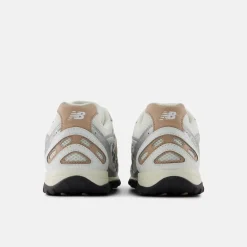 New Balance 204L