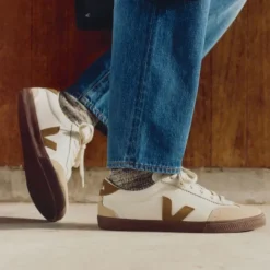 Veja Volley Leather